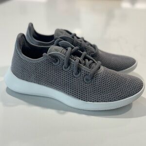 Allbirds Women’s Tree Runners. Classic Mist Color. Size 7